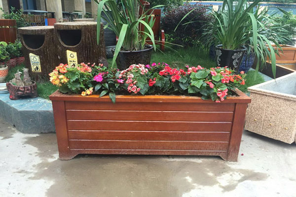  仿木（mù）花箱