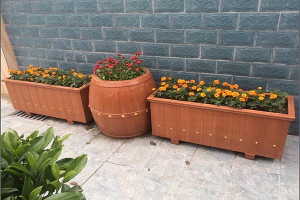  仿木花箱（xiāng）