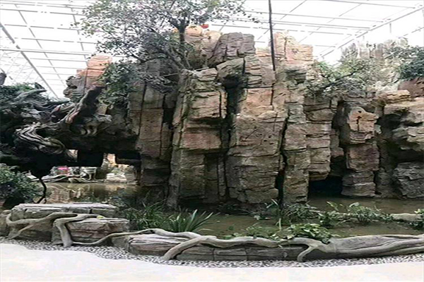 塑石假（jiǎ）山