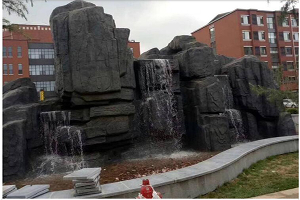 塑石假（jiǎ）山